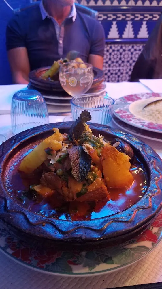 Tajine d'agneau Aux Amandes Figues Et Pruneaux